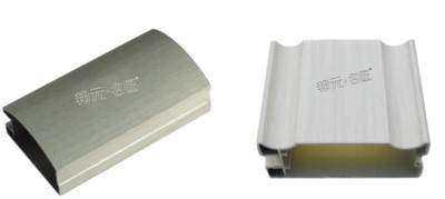 边框铝材上有品牌LOGO标识